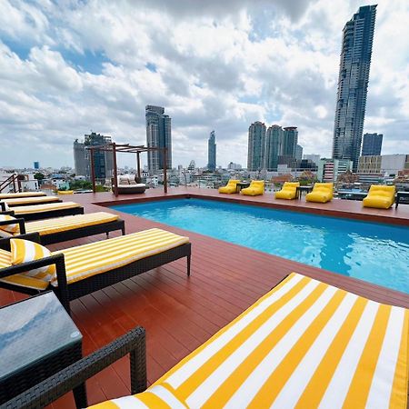 Miloft Sathorn Hotel - Sha Plus Certified Bangkok Esterno foto Rooftop pool at the hotel