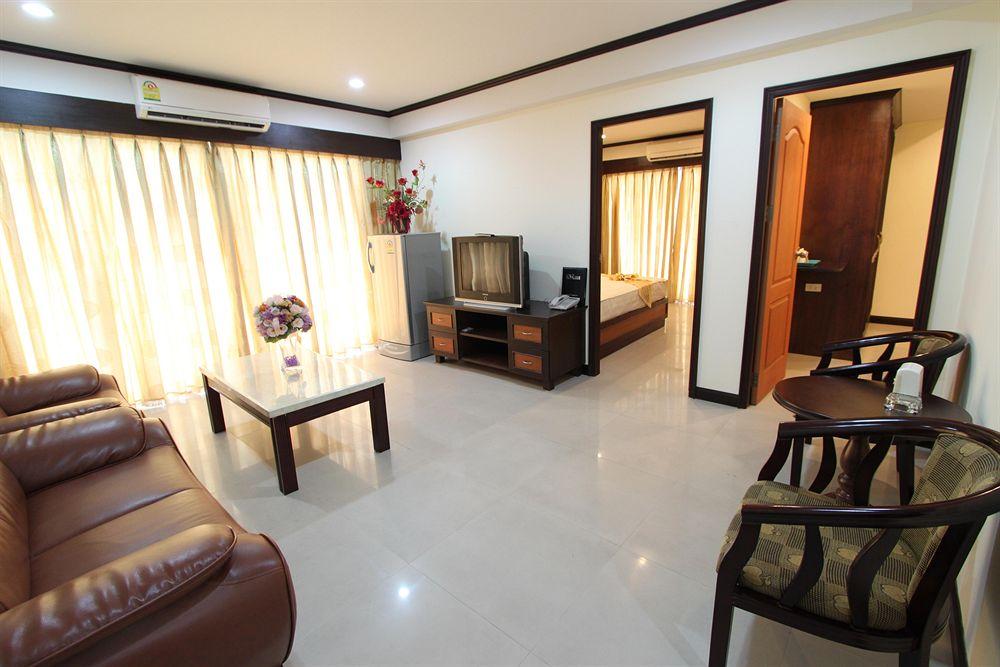 Miloft Sathorn Hotel - Sha Plus Certified Bangkok Esterno foto A typical apartment