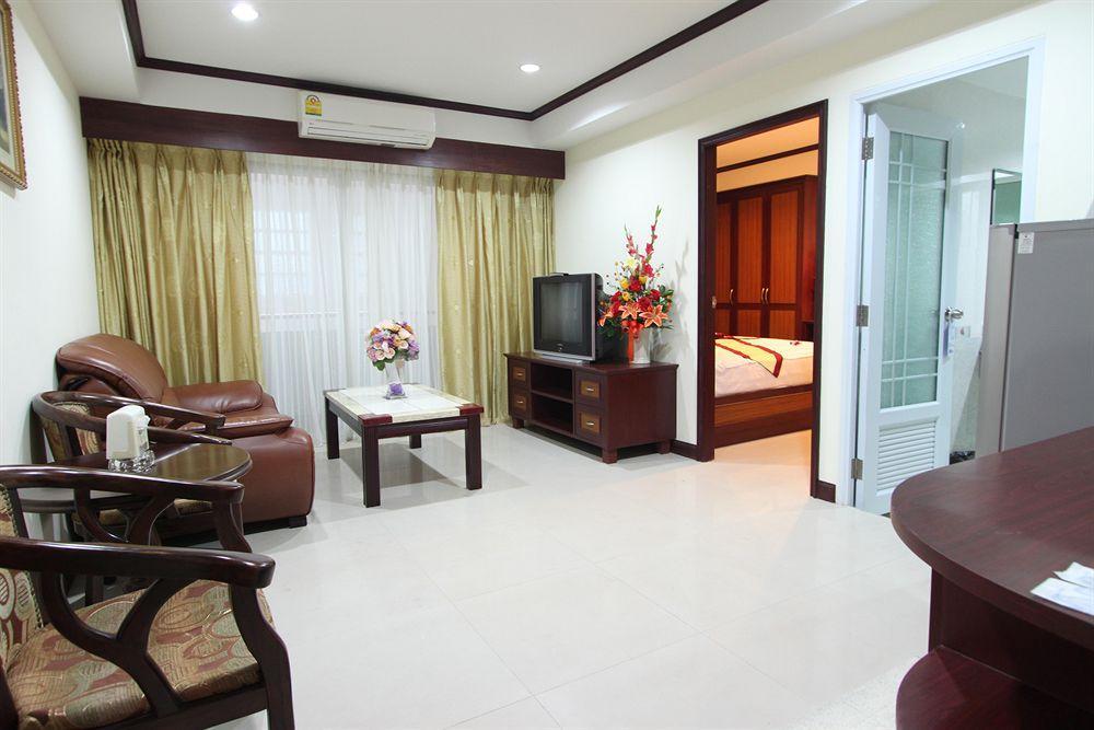 Miloft Sathorn Hotel - Sha Plus Certified Bangkok Esterno foto A typical suite