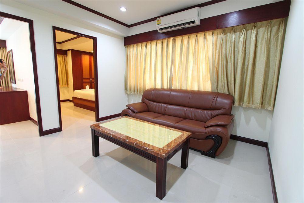 Miloft Sathorn Hotel - Sha Plus Certified Bangkok Esterno foto A living room in a condominium