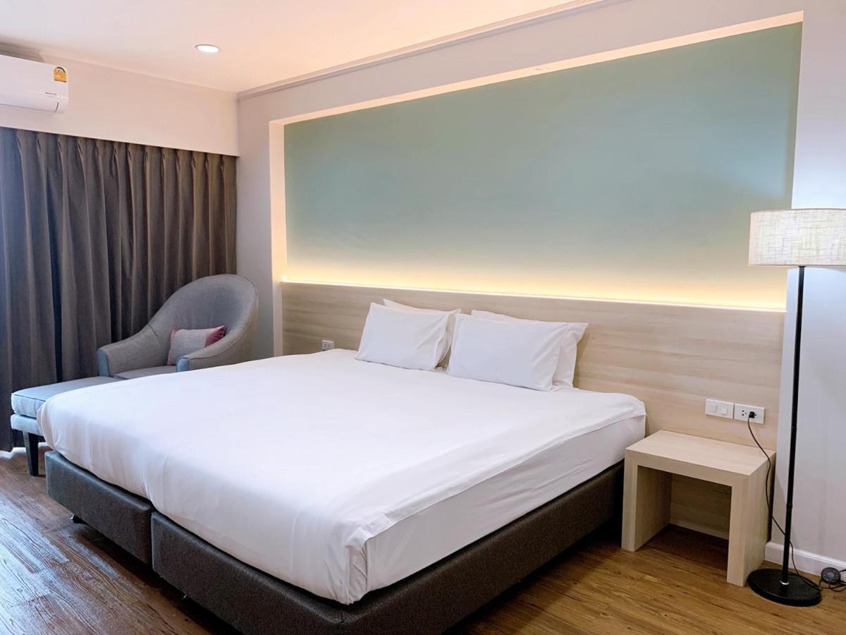 Miloft Sathorn Hotel - Sha Plus Certified Bangkok Esterno foto Deluxe Room