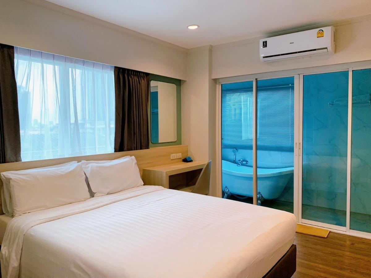 Miloft Sathorn Hotel - Sha Plus Certified Bangkok Esterno foto